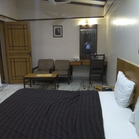 Hotel Jawahar Ulhāsnagar Екстериор снимка