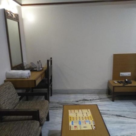 Hotel Jawahar Ulhāsnagar Екстериор снимка