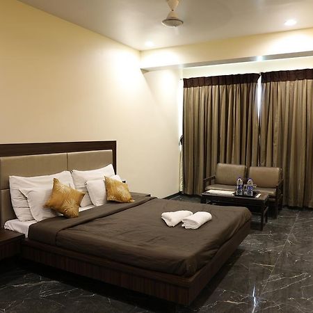 Hotel Jawahar Ulhāsnagar Екстериор снимка