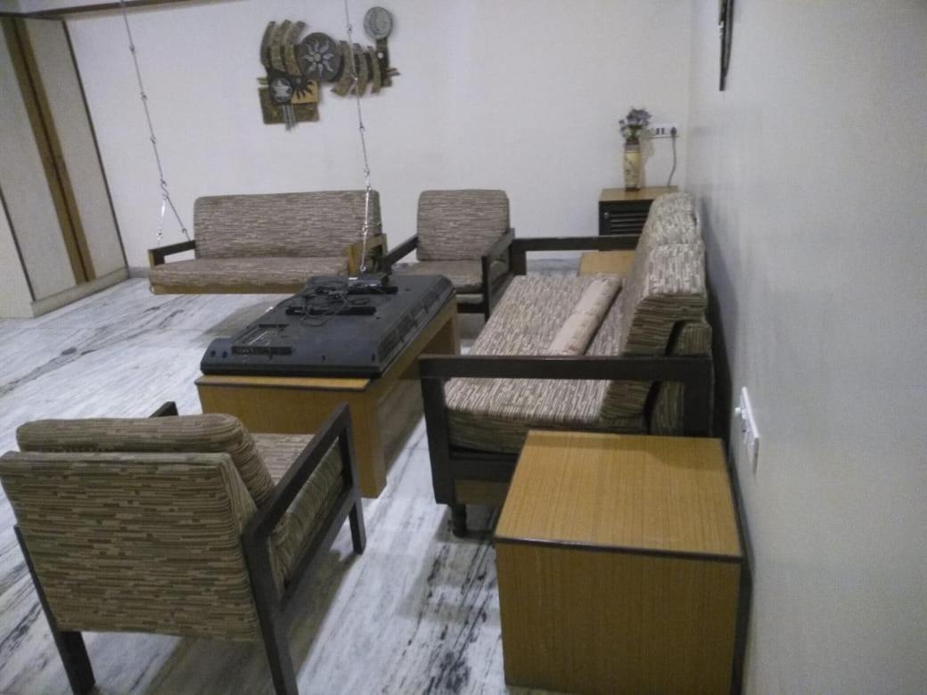 Hotel Jawahar Ulhāsnagar Екстериор снимка