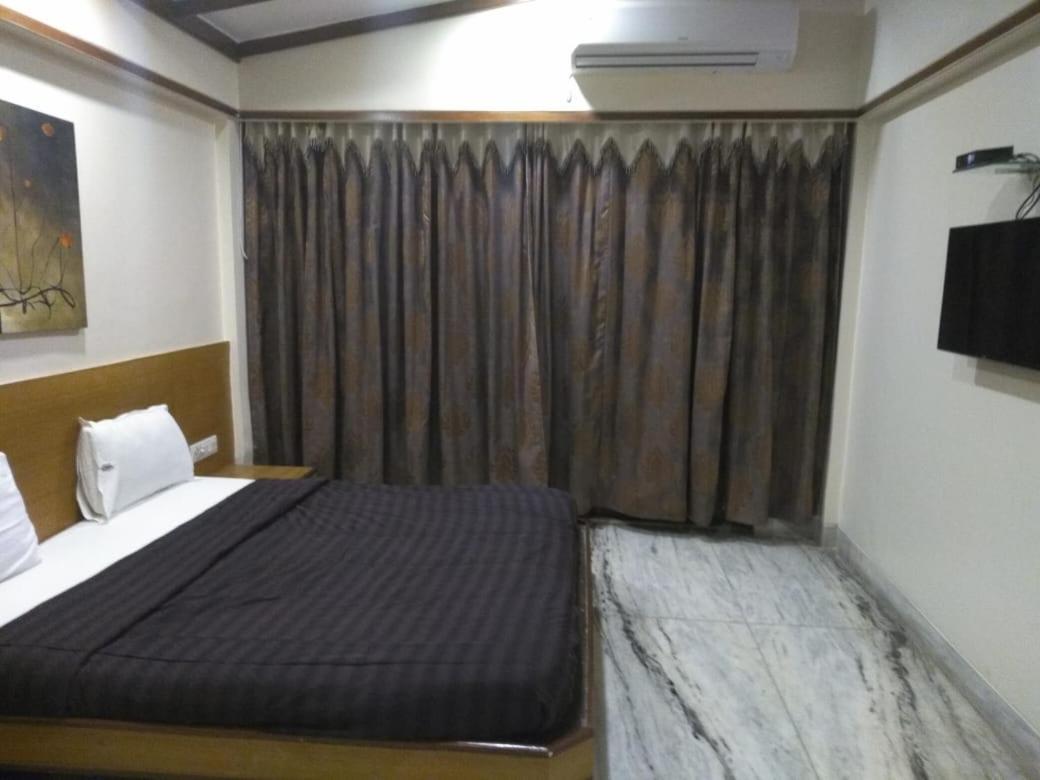 Hotel Jawahar Ulhāsnagar Екстериор снимка