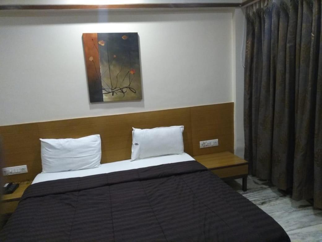 Hotel Jawahar Ulhāsnagar Екстериор снимка