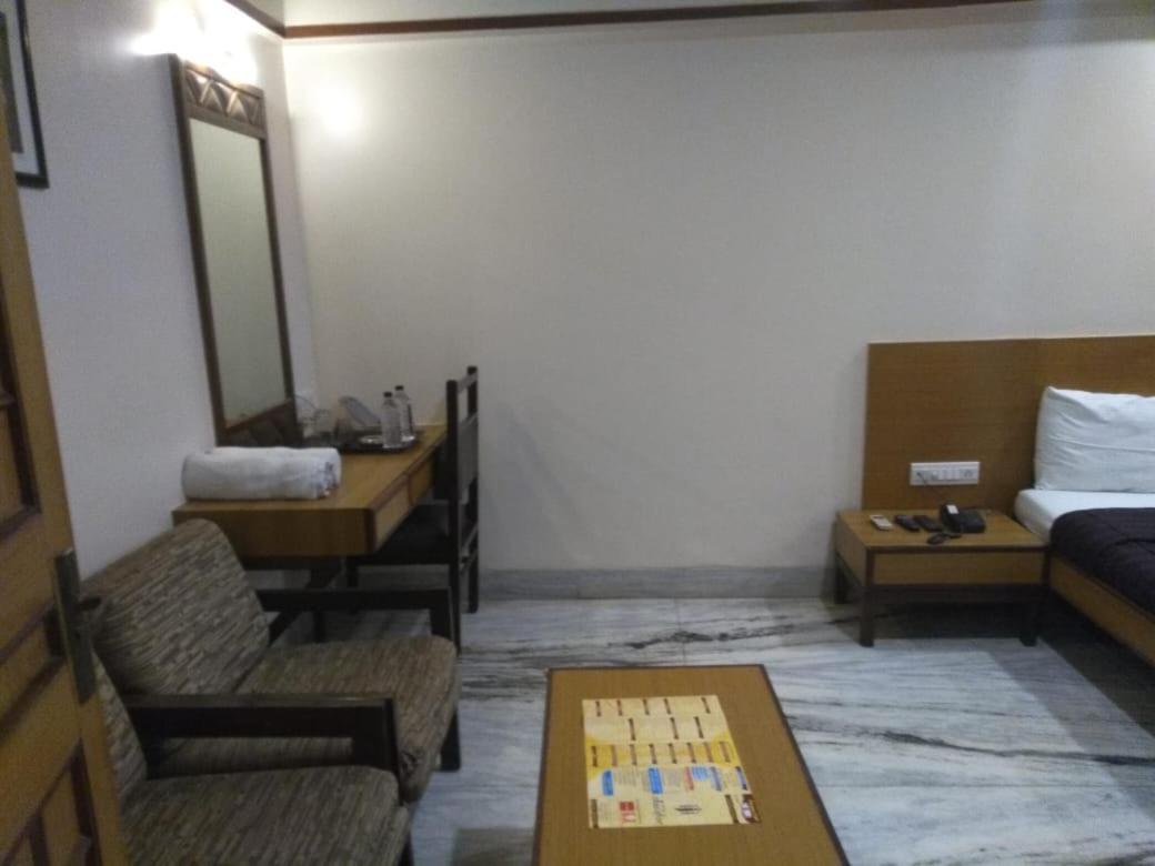 Hotel Jawahar Ulhāsnagar Екстериор снимка