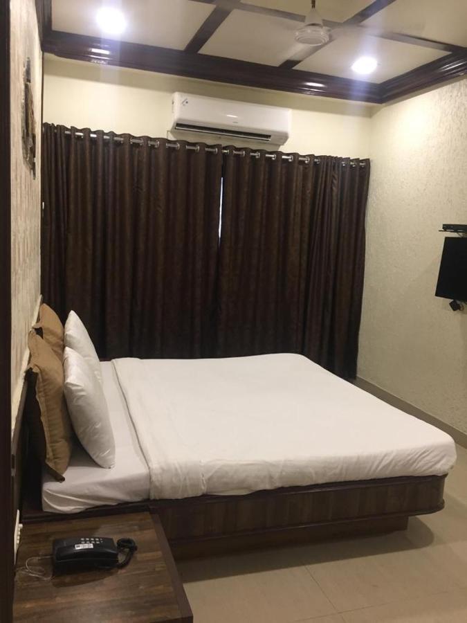 Hotel Jawahar Ulhāsnagar Екстериор снимка