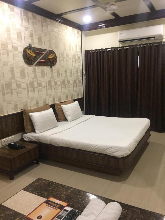 Hotel Jawahar Ulhāsnagar Екстериор снимка