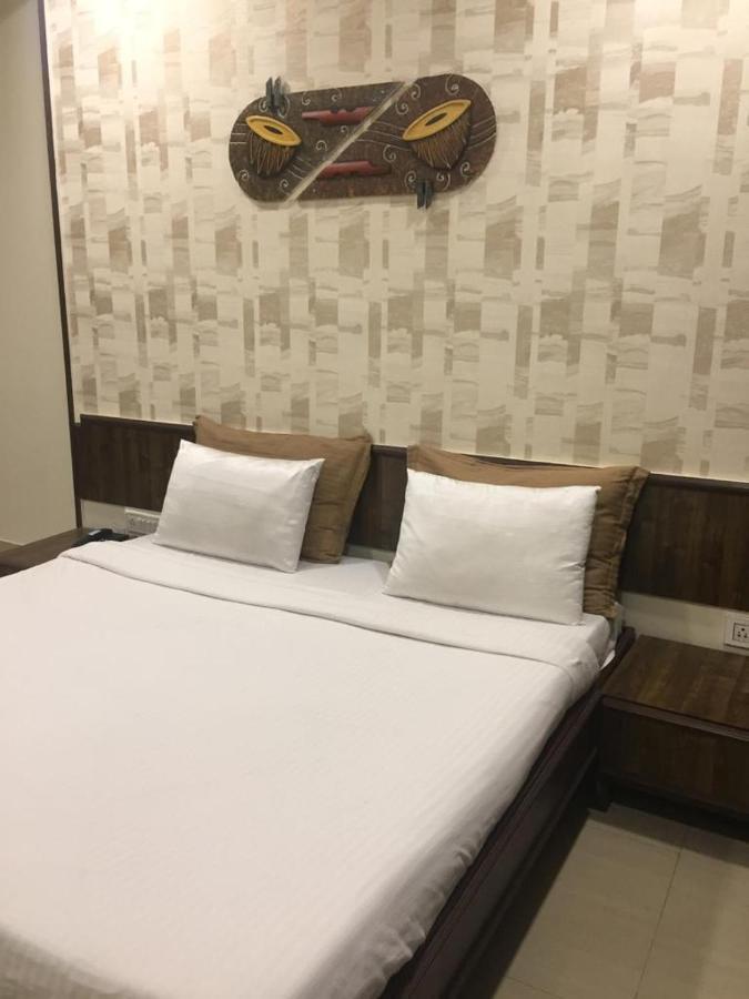 Hotel Jawahar Ulhāsnagar Екстериор снимка