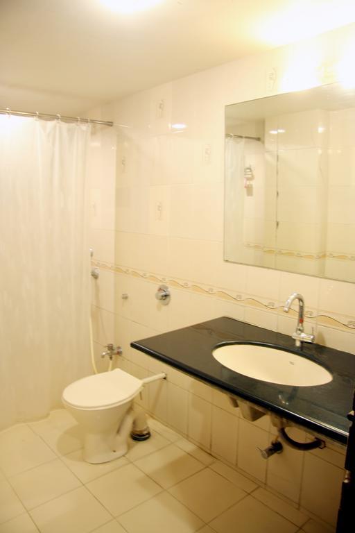 Hotel Jawahar Ulhāsnagar Екстериор снимка