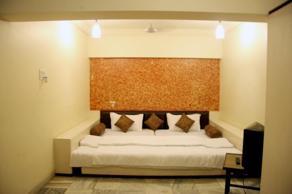 Hotel Jawahar Ulhāsnagar Екстериор снимка