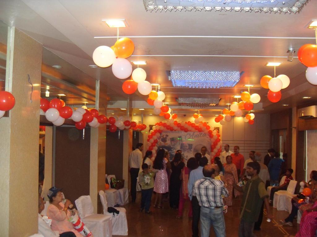 Hotel Jawahar Ulhāsnagar Екстериор снимка