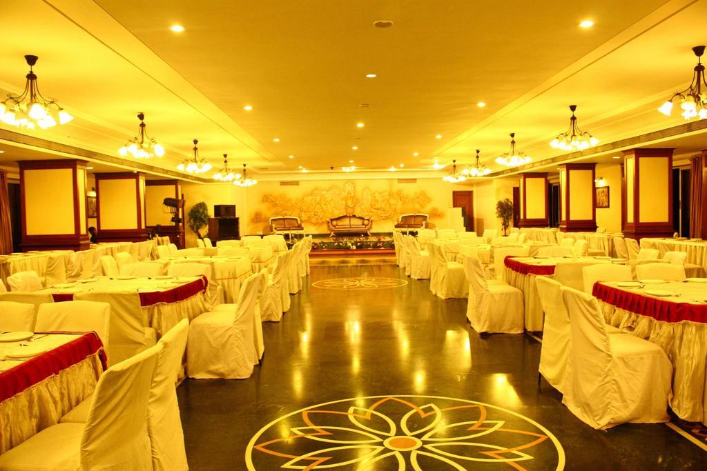 Hotel Jawahar Ulhāsnagar Екстериор снимка