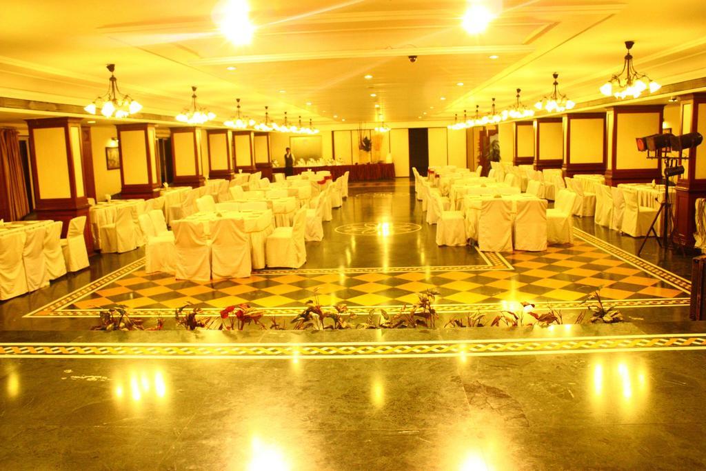 Hotel Jawahar Ulhāsnagar Екстериор снимка