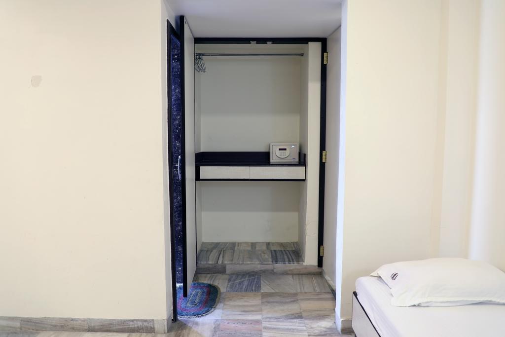 Hotel Jawahar Ulhāsnagar Екстериор снимка