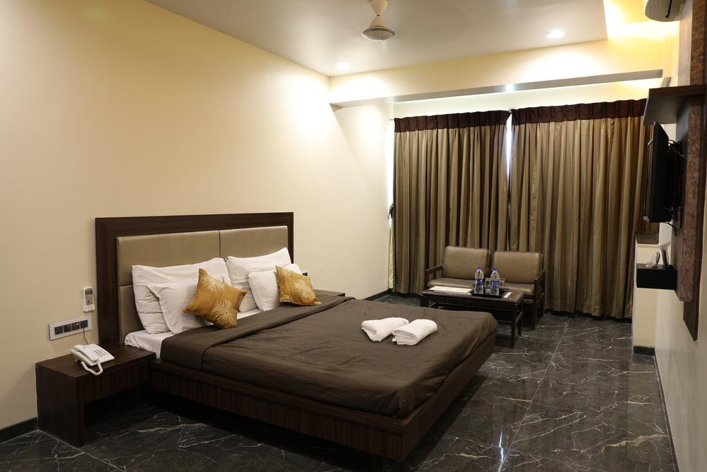Hotel Jawahar Ulhāsnagar Екстериор снимка