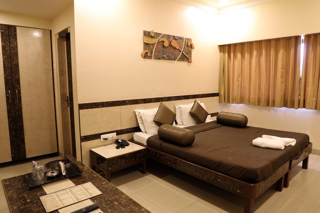 Hotel Jawahar Ulhāsnagar Екстериор снимка