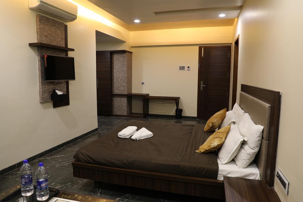 Hotel Jawahar Ulhāsnagar Екстериор снимка