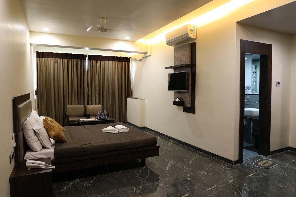 Hotel Jawahar Ulhāsnagar Екстериор снимка