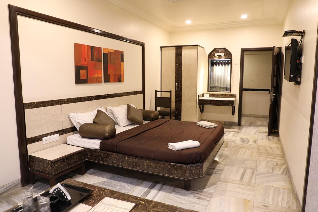 Hotel Jawahar Ulhāsnagar Екстериор снимка