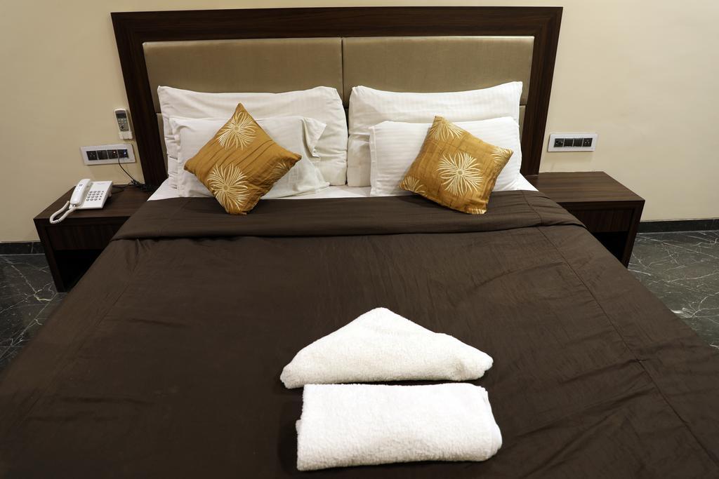 Hotel Jawahar Ulhāsnagar Екстериор снимка