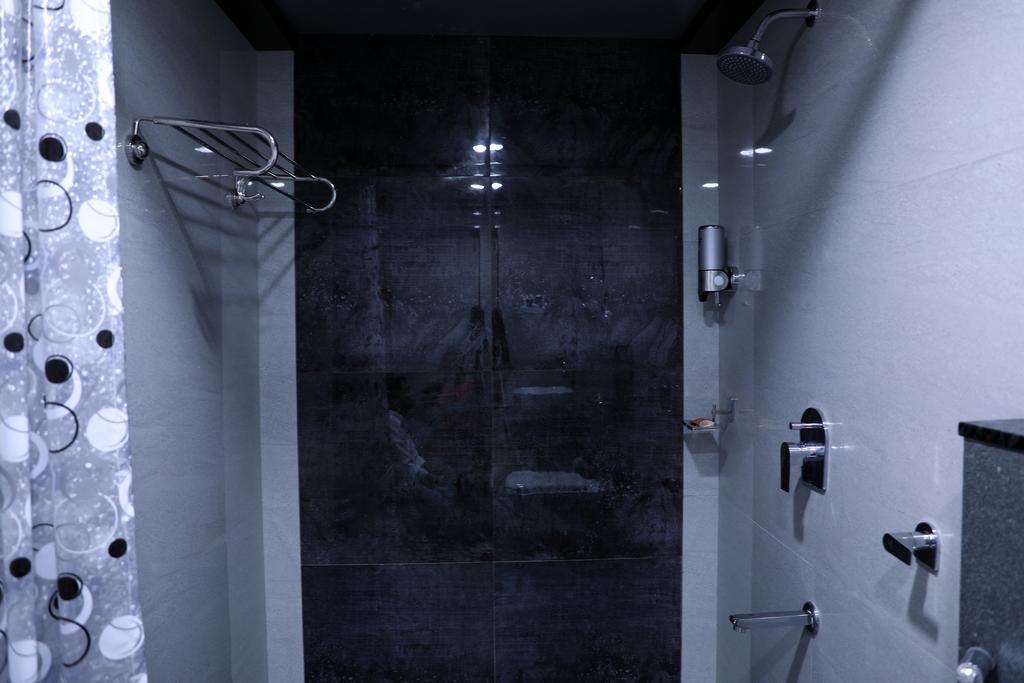 Hotel Jawahar Ulhāsnagar Екстериор снимка