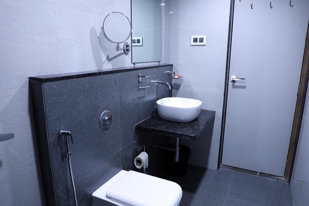 Hotel Jawahar Ulhāsnagar Екстериор снимка