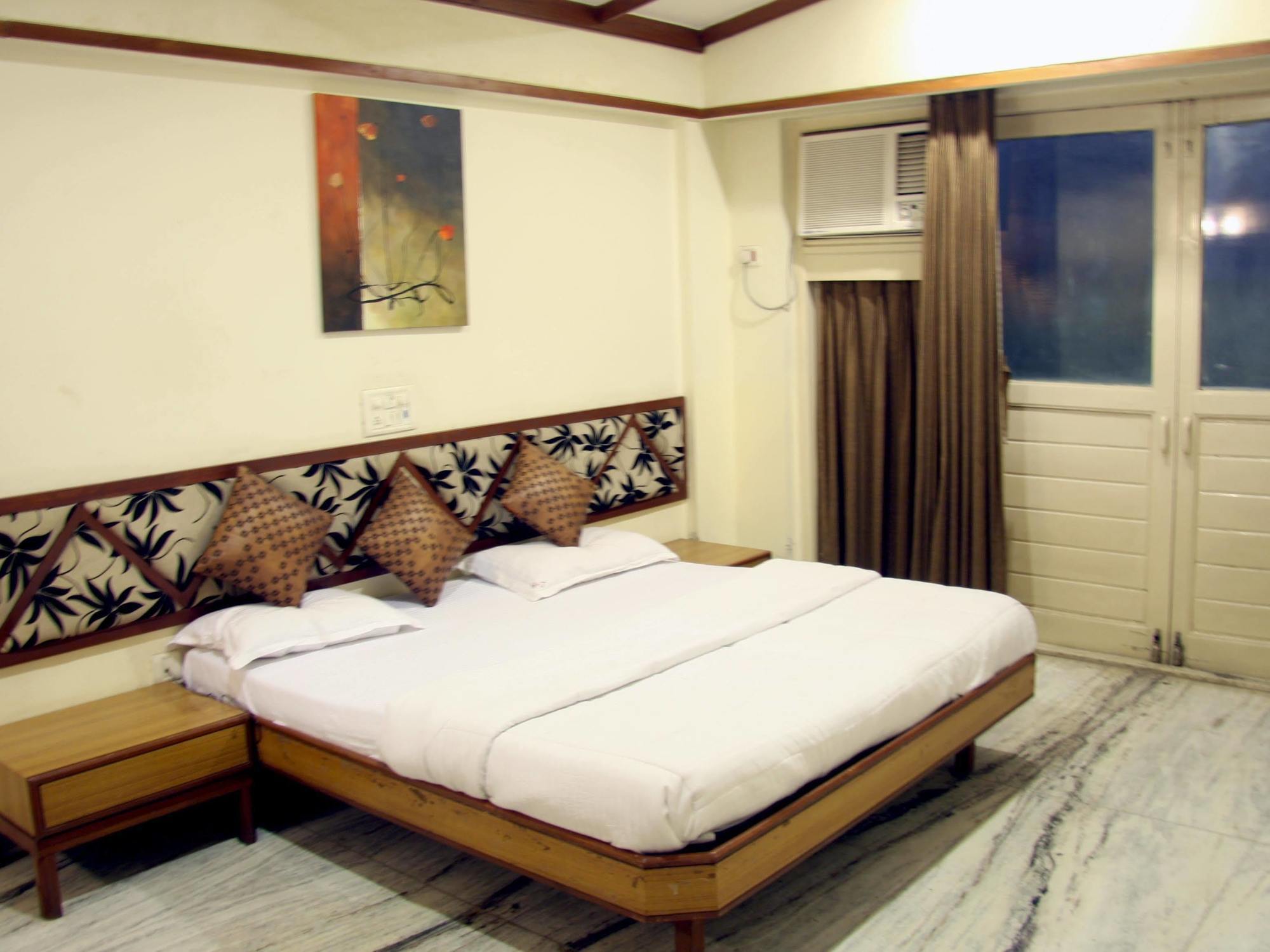 Hotel Jawahar Ulhāsnagar Екстериор снимка