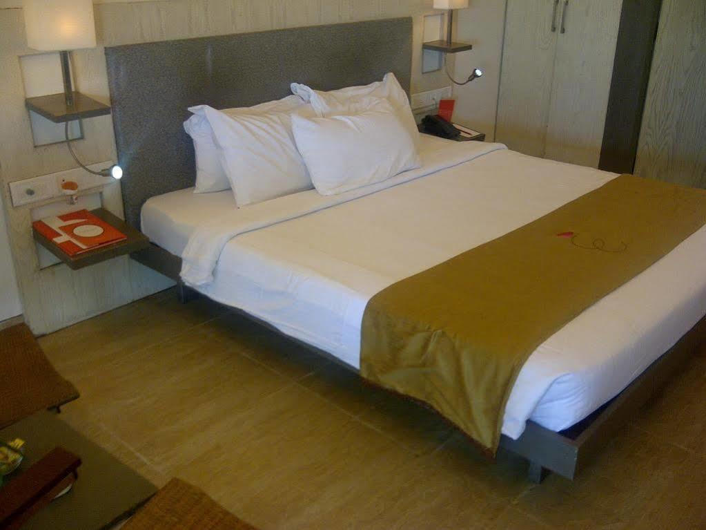 Hotel Jawahar Ulhāsnagar Екстериор снимка