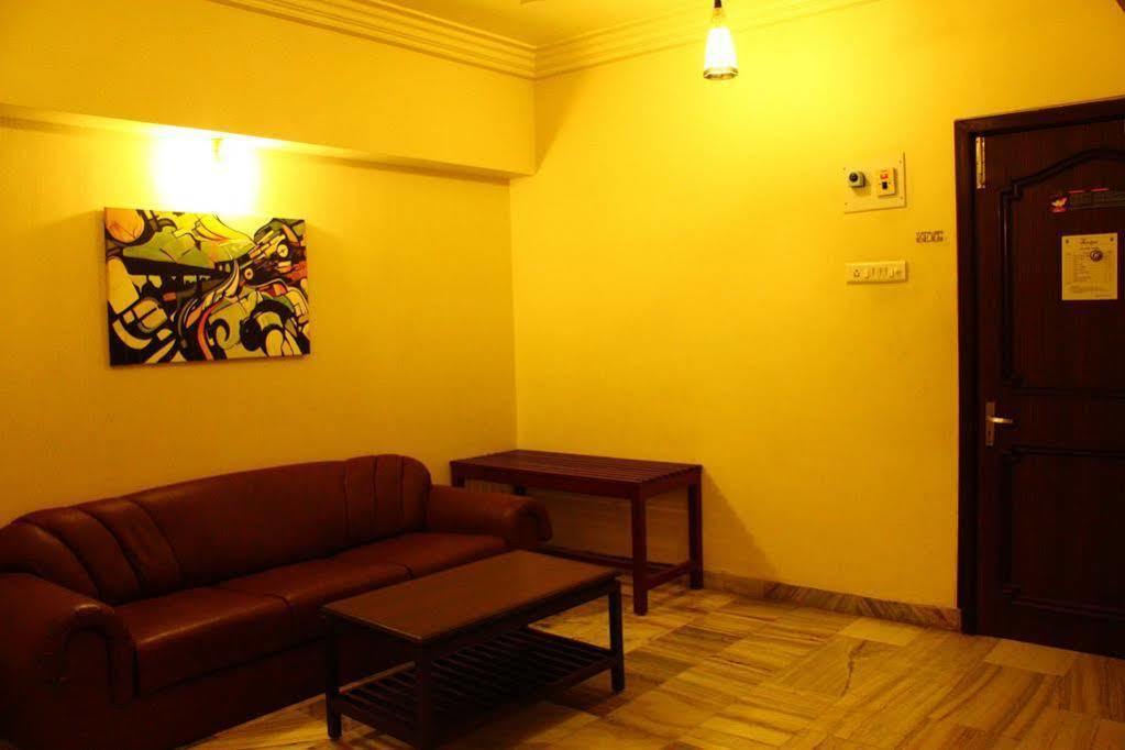 Hotel Jawahar Ulhāsnagar Екстериор снимка